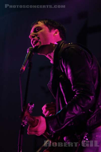 THE CRIBS - 2009-11-26 - PARIS - Zenith - 